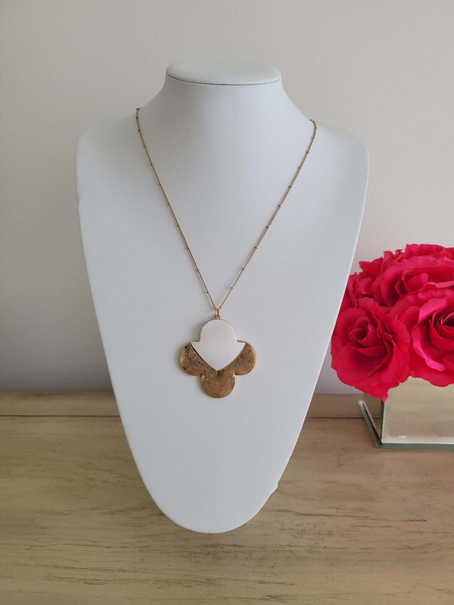 Artisan Glow - White Necklace - Shop Alies Boutique - Shop Alies Boutique