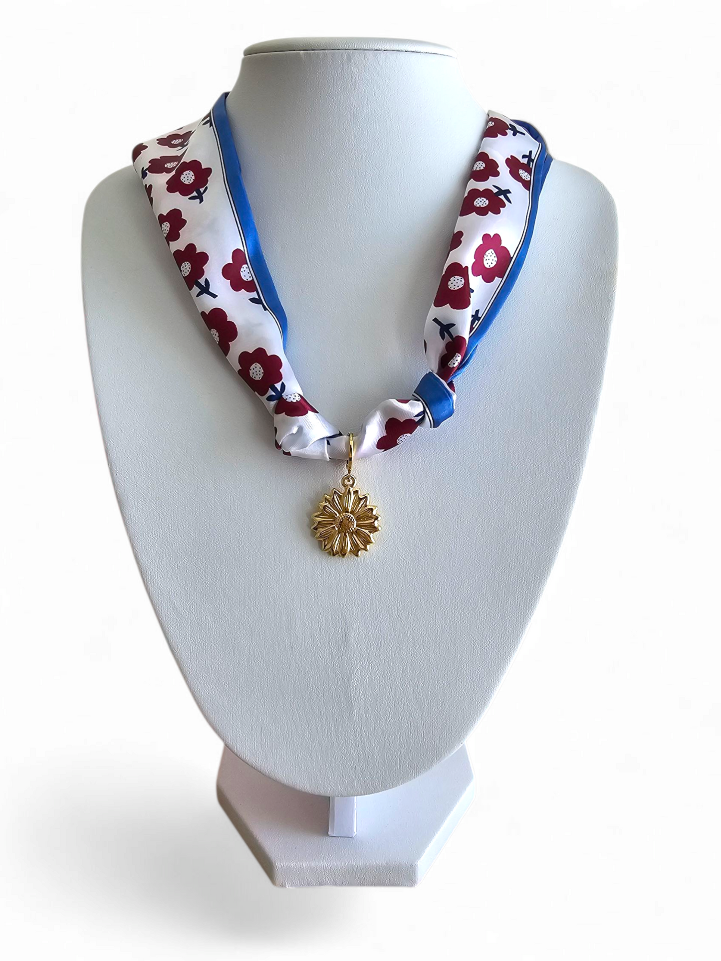 Exclusive Floral Scarf Necklace – 18k Gold Daisy Charm
