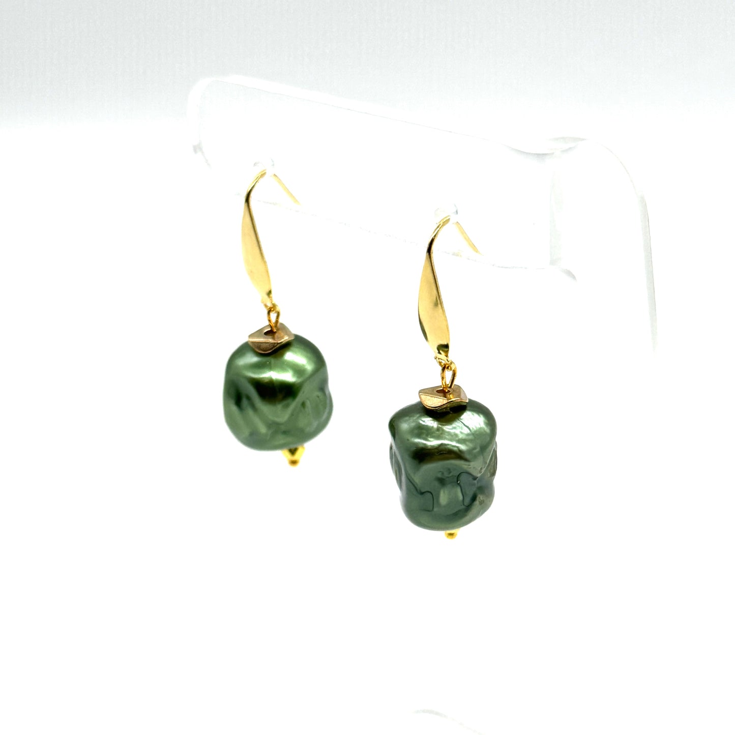 Hollow Evergreen Drop Earrings - Leetie Lovendale