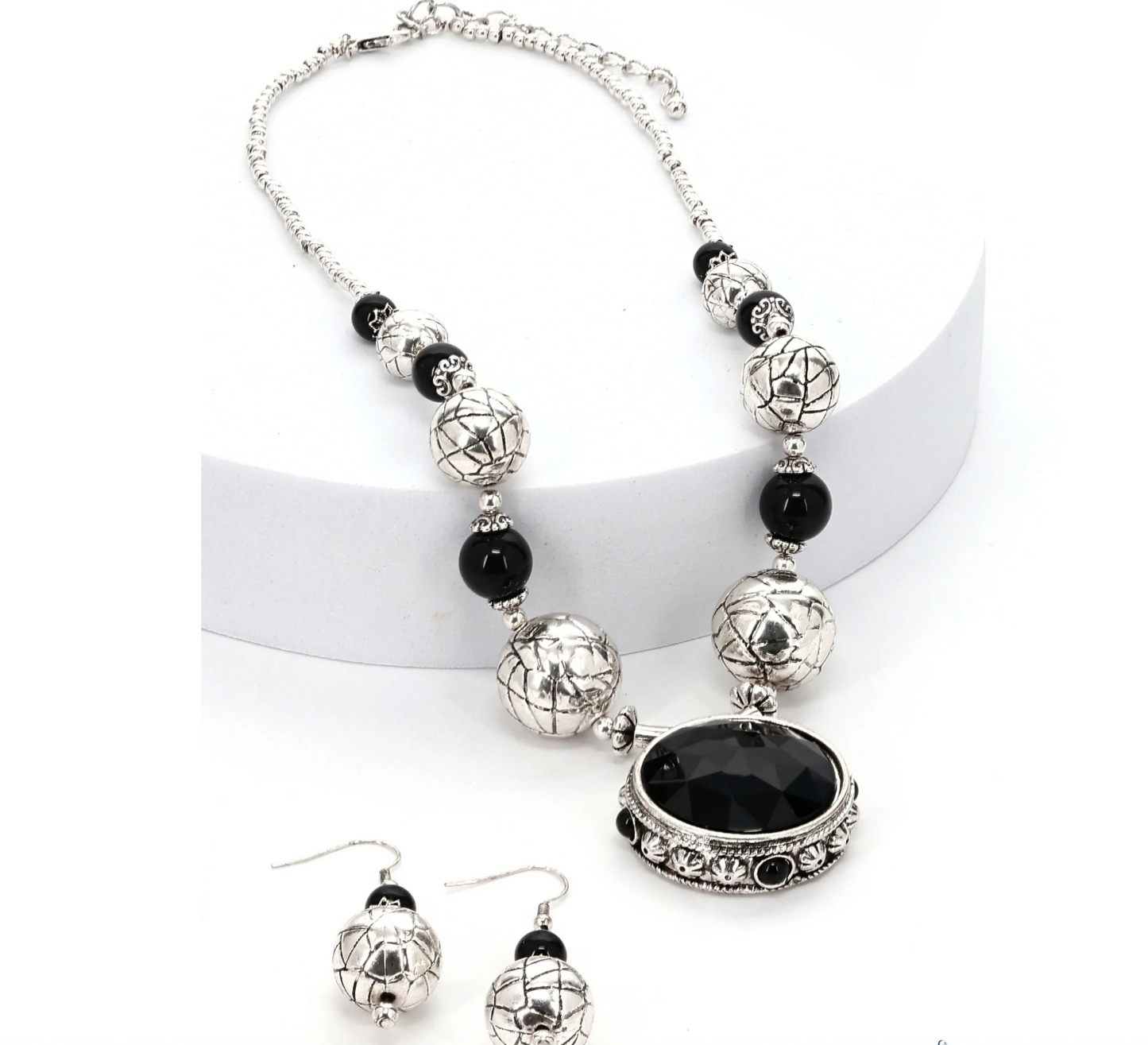 Onyx Sphere - Black Necklace Set
